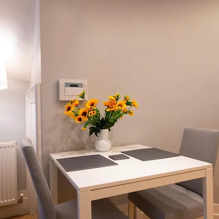 דירה Complete Queens - Sleeps 8 With Free Parking By Prescott *