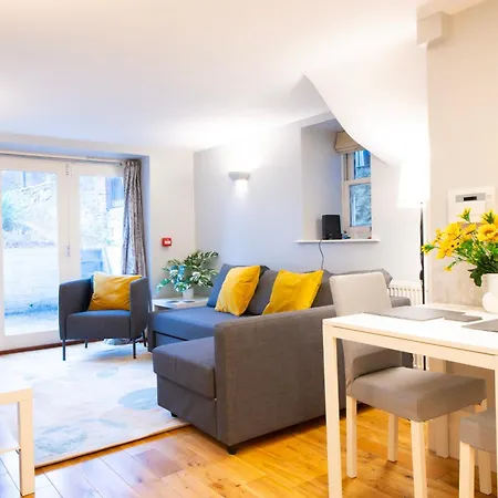 Complete Queens - Sleeps 8 With Free Parking By Prescott Apartment