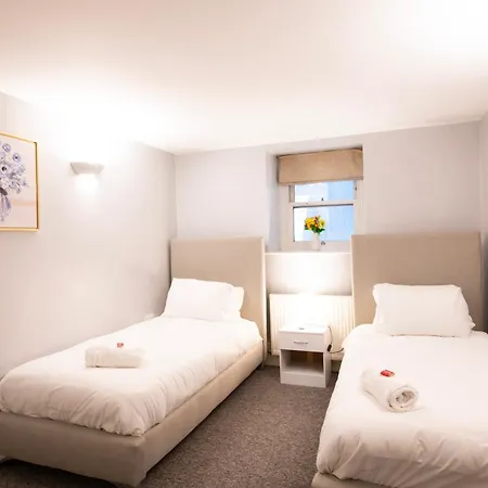 דירה Complete Queens - Sleeps 8 With Free Parking By Prescott בריסטול