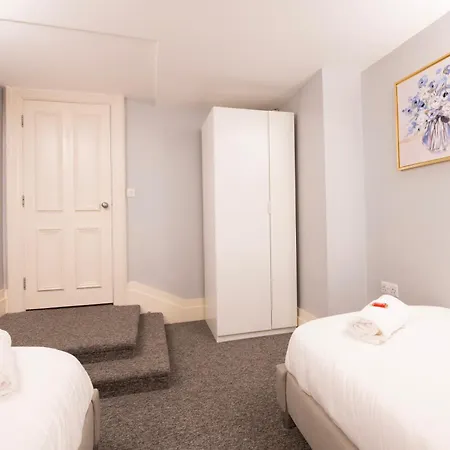 Complete Queens - Sleeps 8 With Free Parking By Prescott * 布里斯托
