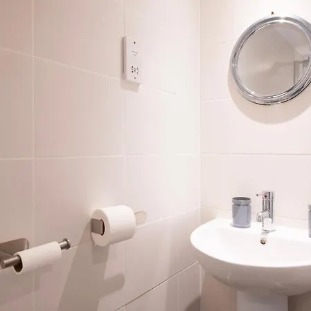 Complete Queens - Sleeps 8 With Free Parking By Prescott דירה *