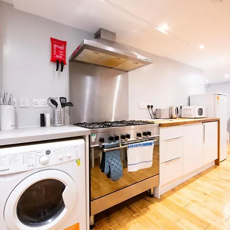 Complete Queens - Sleeps 8 With Free Parking By Prescott