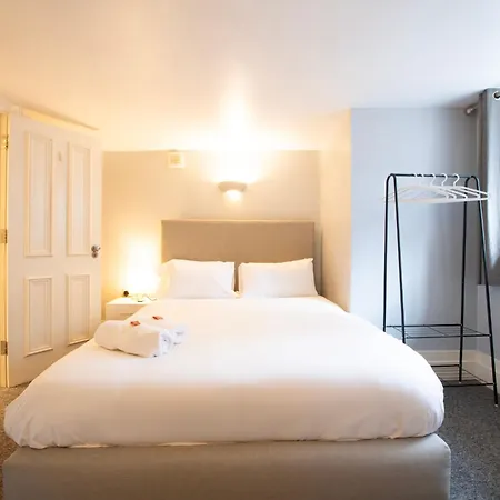 Complete Queens - Sleeps 8 With Free Parking By Prescott
