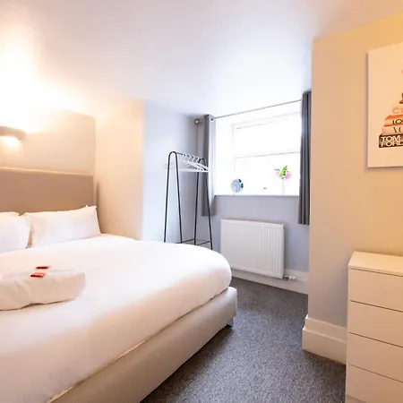 Complete Queens - Sleeps 8 With Free Parking By Prescott Apartman