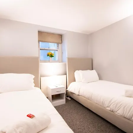 Complete Queens - Sleeps 8 With Free Parking By Prescott Apartman Bristol