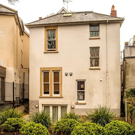 Apartman Complete Queens - Sleeps 8 With Free Parking By Prescott Bristol