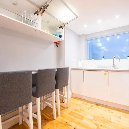 Complete Queens - Sleeps 8 With Free Parking By Prescott