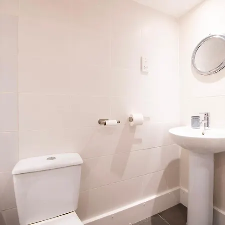 Complete Queens - Sleeps 8 With Free Parking By Prescott Apartamento